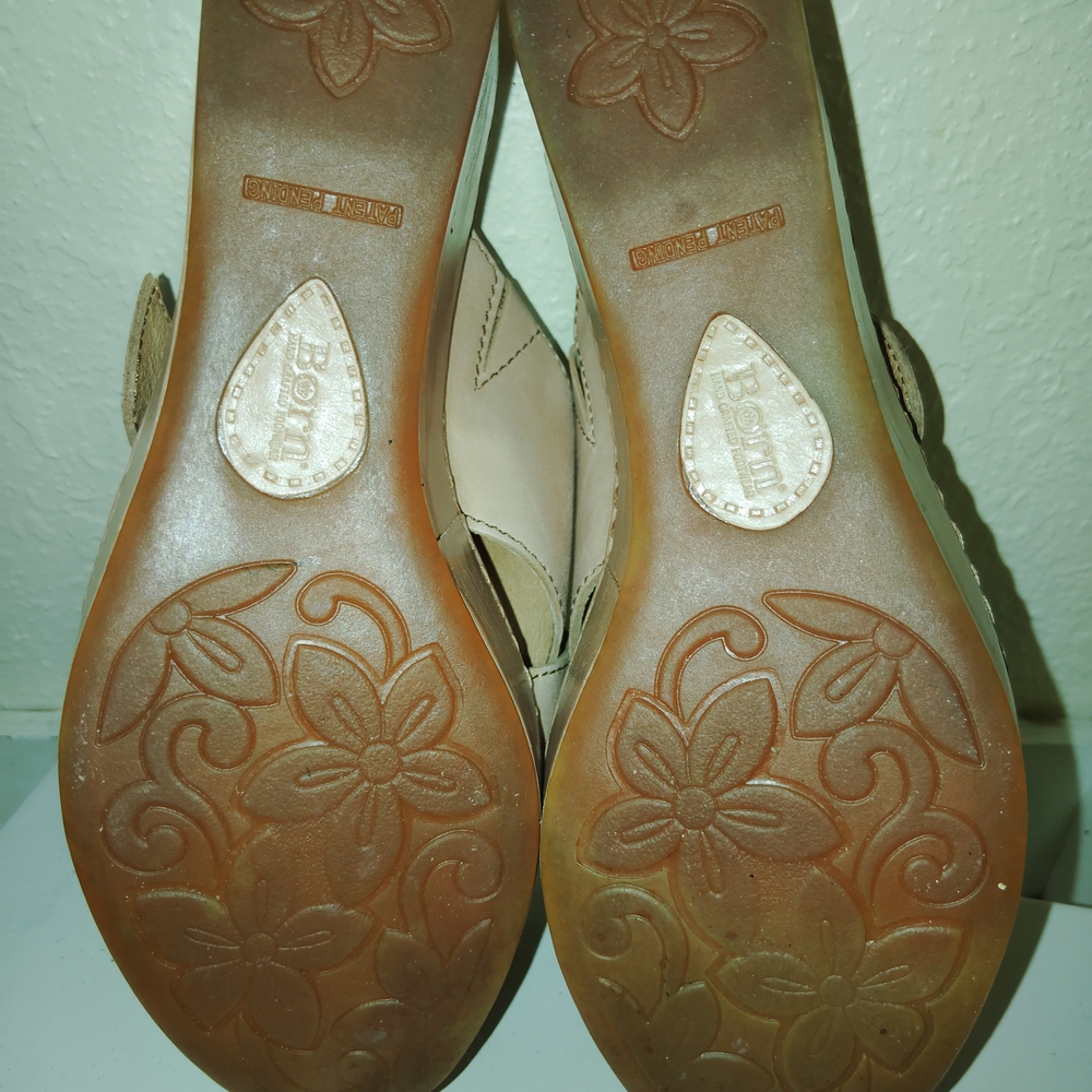 Born Women's Tan Leather Sandals